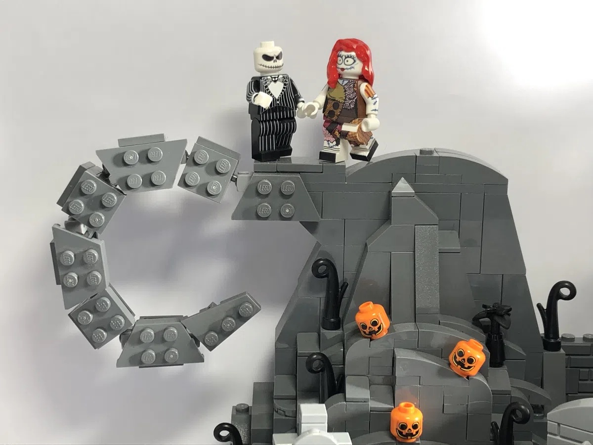 LEGO Ideas The Nightmare Before Christmas Halloween Town Alcanza   Lego Ideas Nightmare Before Christmas 02 